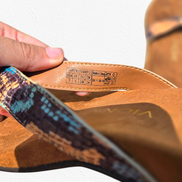 Vionic Snake Print Flip Flop Sandals Size 7 US Orthotic Arch Support Comfort - Picture 3 of 11